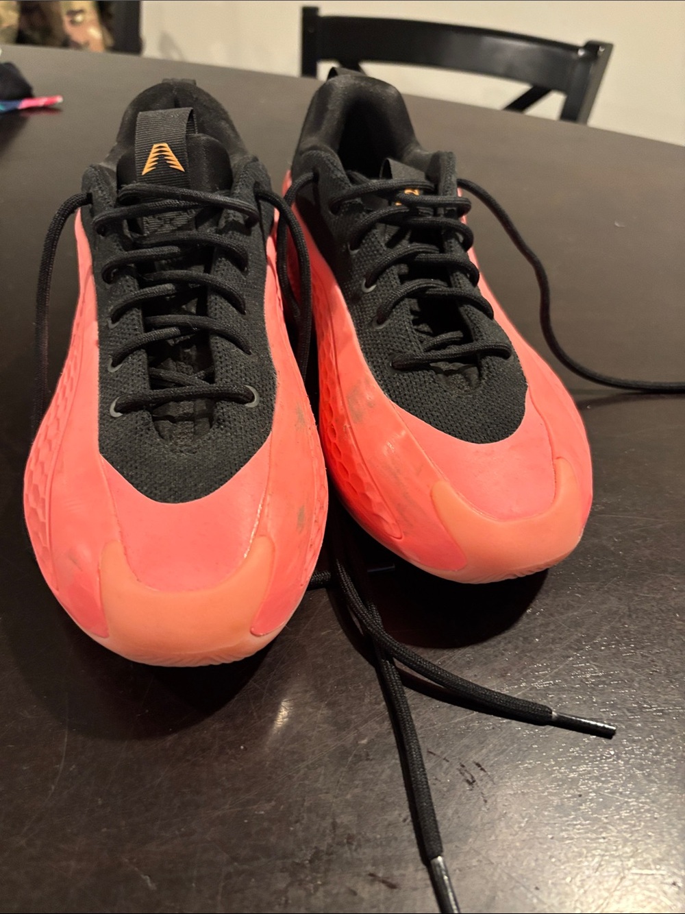 Kids/Mens Size 7 Basketball Shoe, AE 1 Low Mural. No Box
